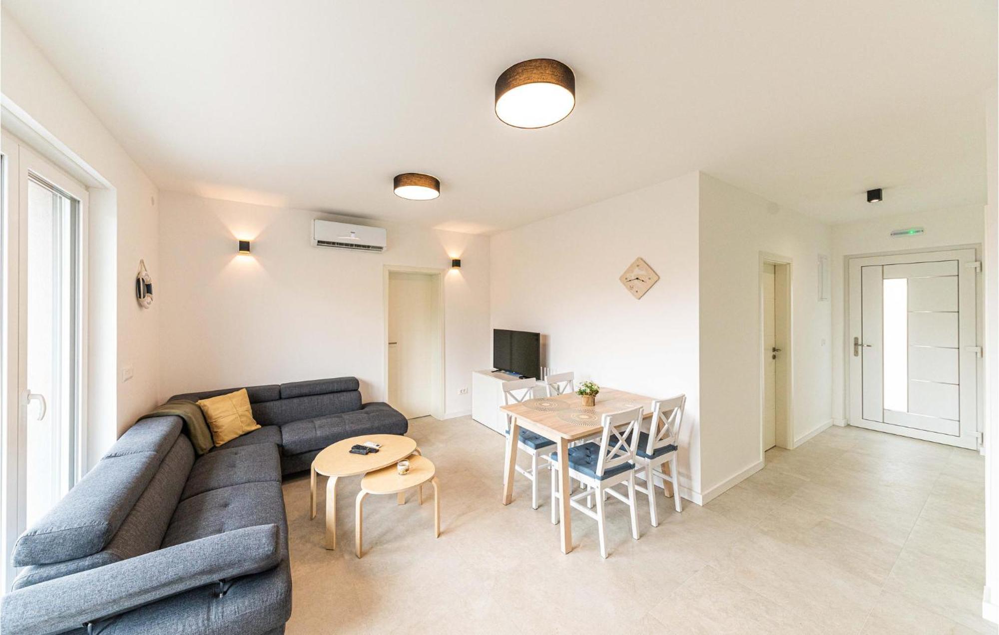 Stunning Apartment In Kastel Novi With Wifi Kaštela エクステリア 写真