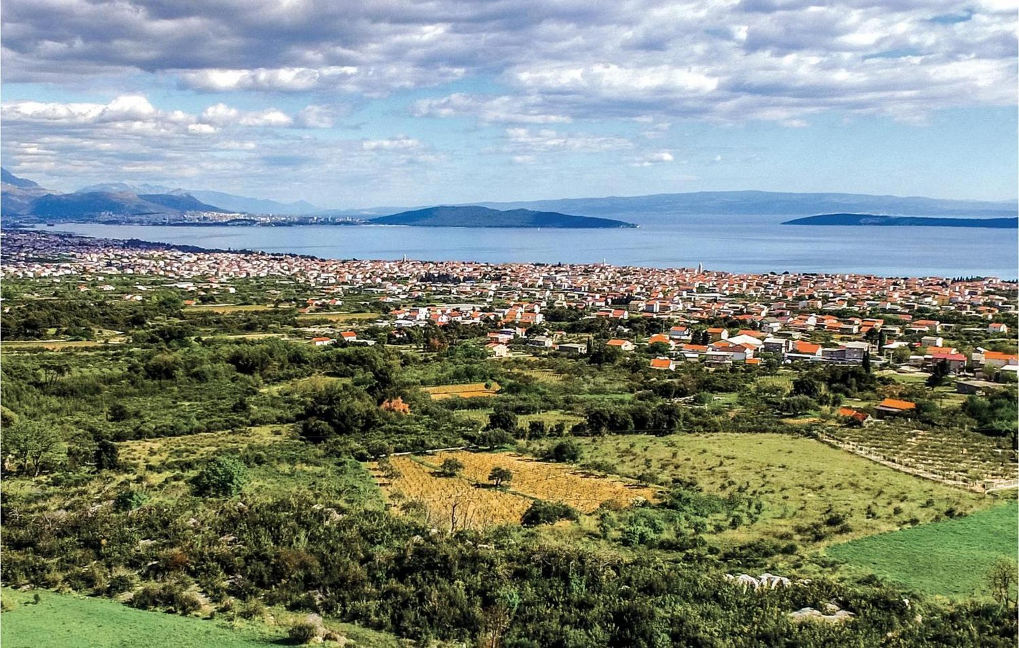 Stunning Apartment In Kastel Novi With Wifi Kaštela エクステリア 写真